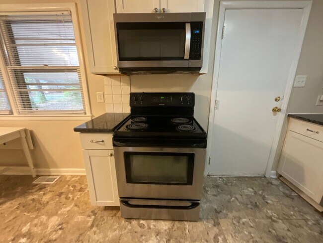 Building Photo - Reduced to $1550/mo! N Central Greensboro ...