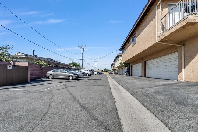 Building Photo - 10472 Chapman Ave