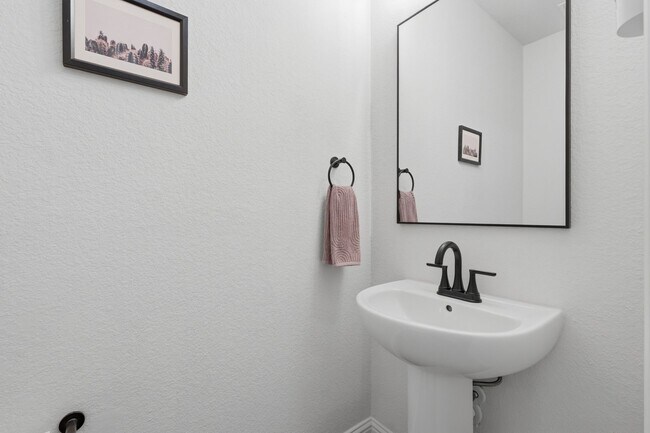 Building Photo - 111 N Bimini Twist Cir