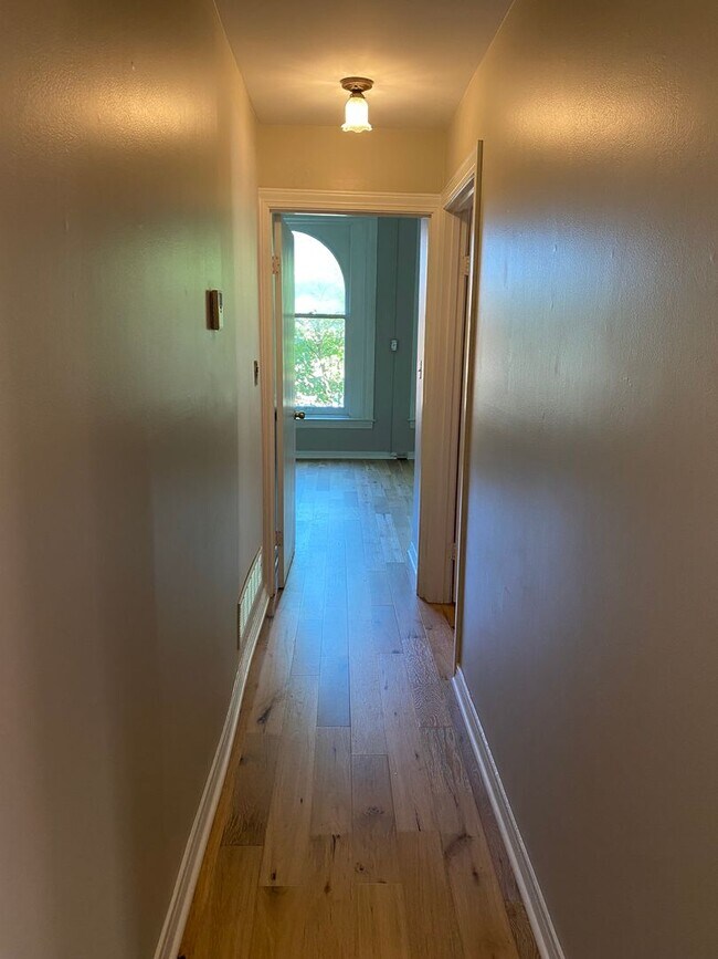 Building Photo - 212 W Lee St