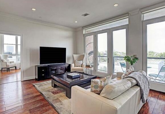Primary Photo - 1419 Montrose-414-6