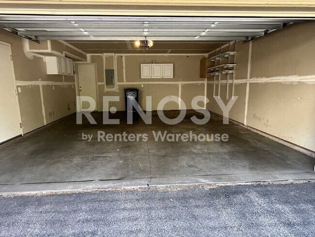 Building Photo - Available Now 3 Bedroom 1 Bath 1 Powder Room Townhome in Eden Prairie