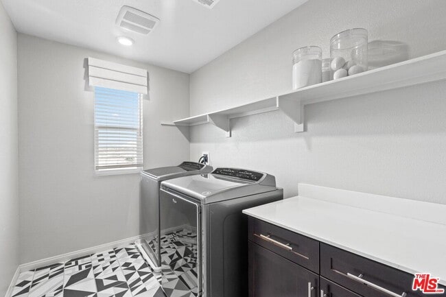 Building Photo - 1203 Beach Ln