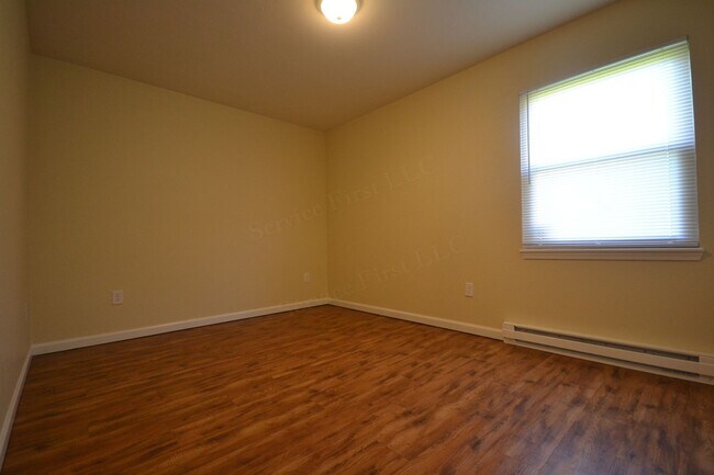 Building Photo - Marshfield Apartments