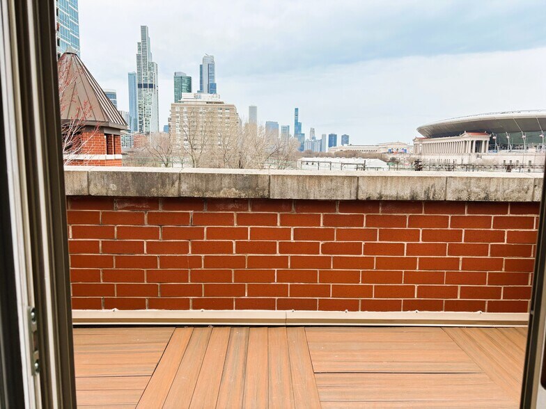Private Rooftop Deck - 331 E 17th St