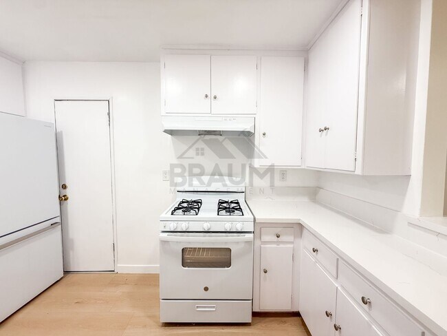 Building Photo - 6041 Whitsett Ave