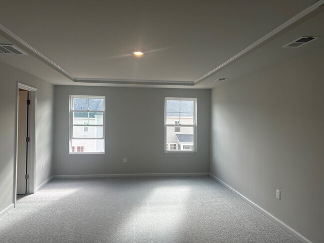 Building Photo - 5871 Woodlawn Dr