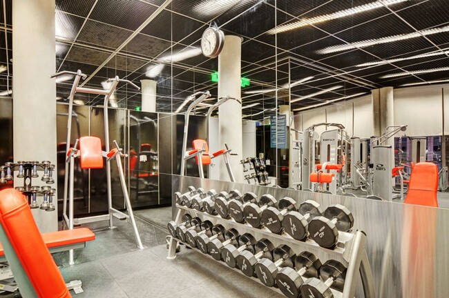 Building Photo - Veer Towers 2210E-CityCenter Views from th...