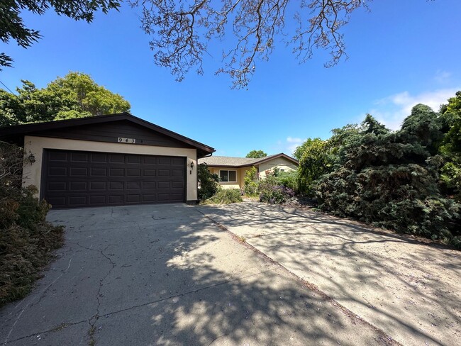 Building Photo - Lovely Remodeled 4 bedroom 2.5 bathroom ho...