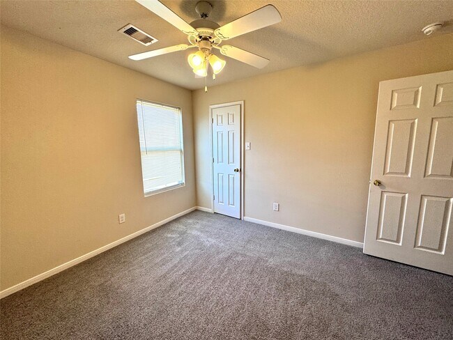 Building Photo - 5042 Ivy Fair Way