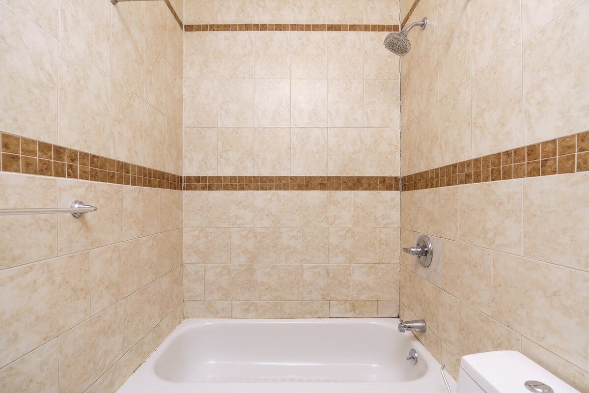 Building Photo - 804 Evergreen Ave