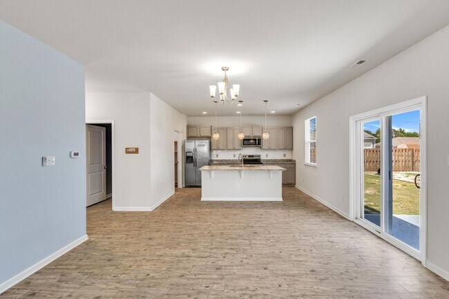 Building Photo - Updated Holly Ridge Home!