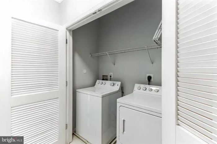 Washer/Dryer - 4852 Eisenhower Ave