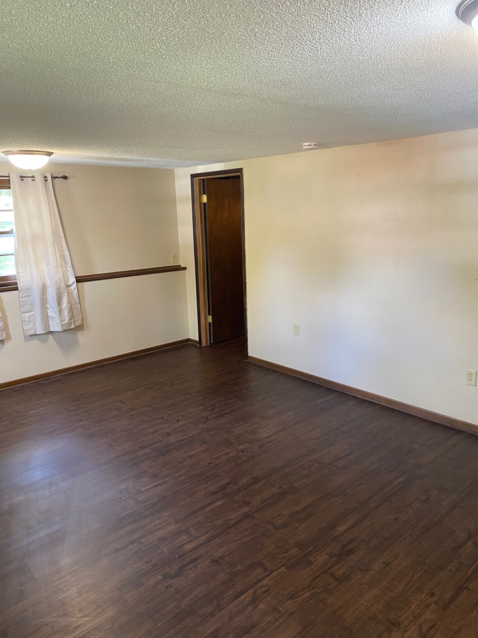 Mid Level Living Room - 1309 Sw Lynn Dr.