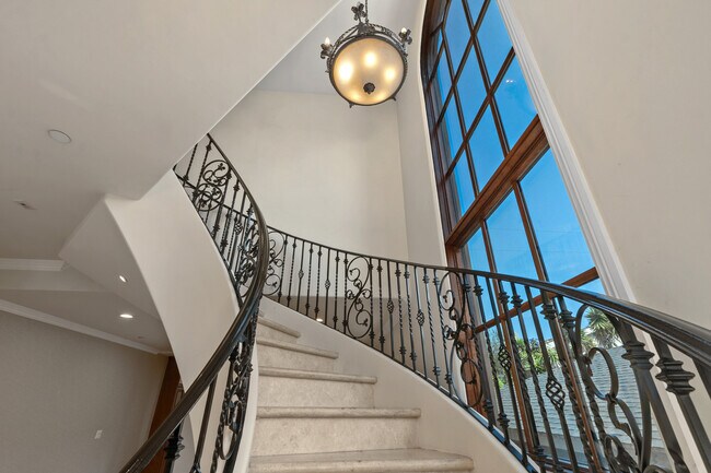 Building Photo - 148 W Marquita