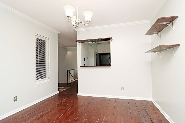 Building Photo - Move-in Ready End-Unit Stonehenge Townhome