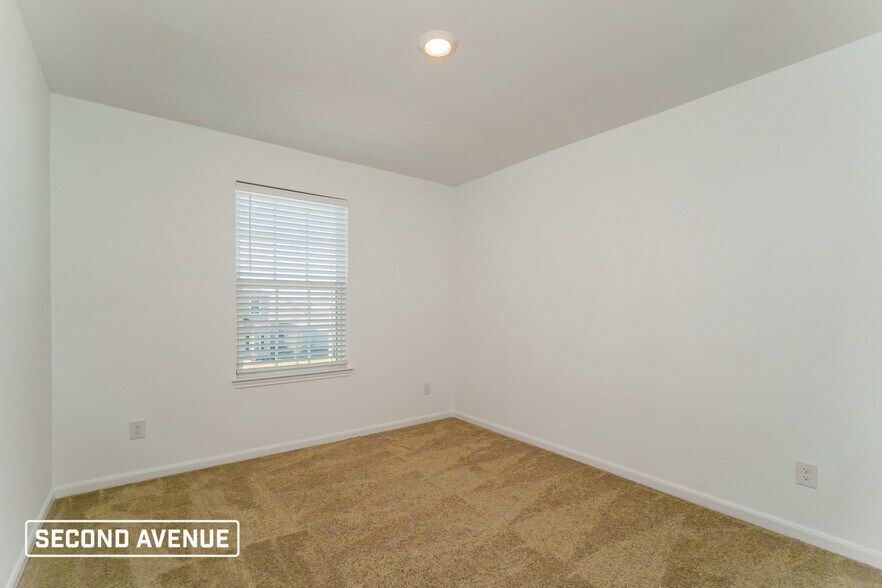 Building Photo - 10911 Lafayette Lp