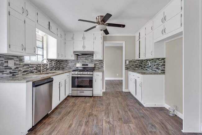 Building Photo - 8989 Teal Ln