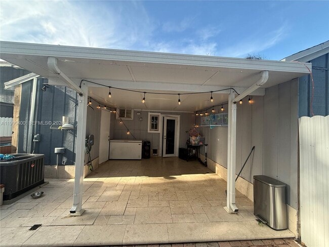 Building Photo - 328 NW 47th St