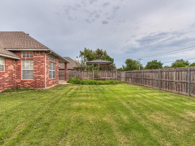 Building Photo - Stunning Open-Concept Home with Luxury Primary Suite & Outdoor Living