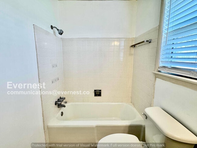 Building Photo - 3 Bed/2 Bath Home with Garage / Pet-Friendly / Available Now!