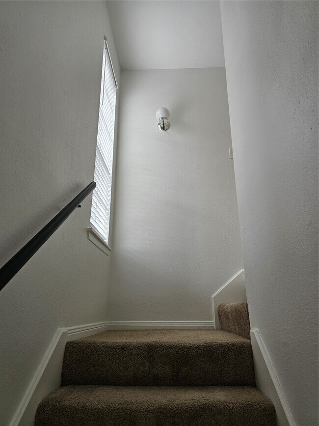 Building Photo - 2626 Holly Hall St