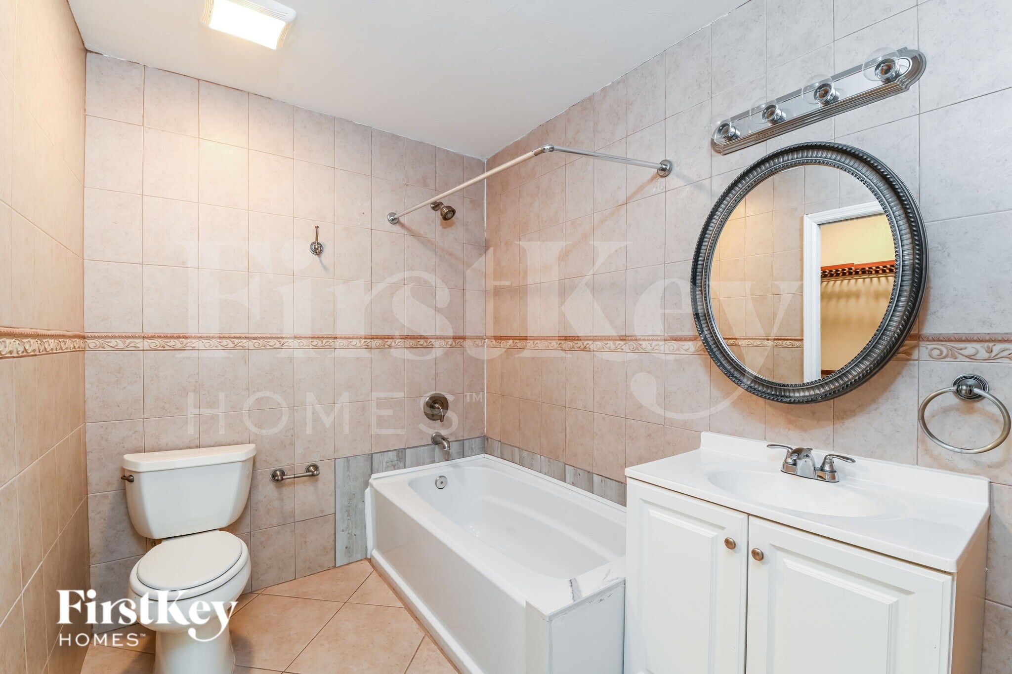 Building Photo - 528 SE 17th Ave