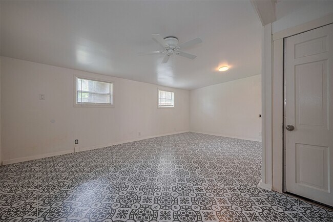 Building Photo - 5513 Fairdale Ln
