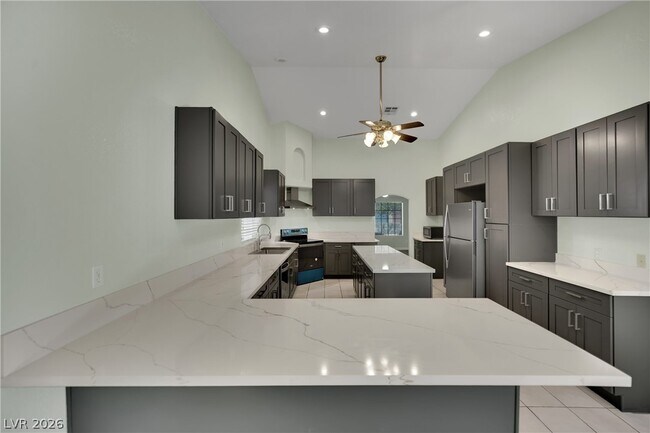 Building Photo - 7595 W Camero Ave