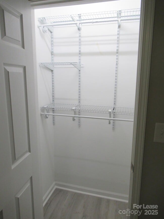 Building Photo - 1735 River Rd