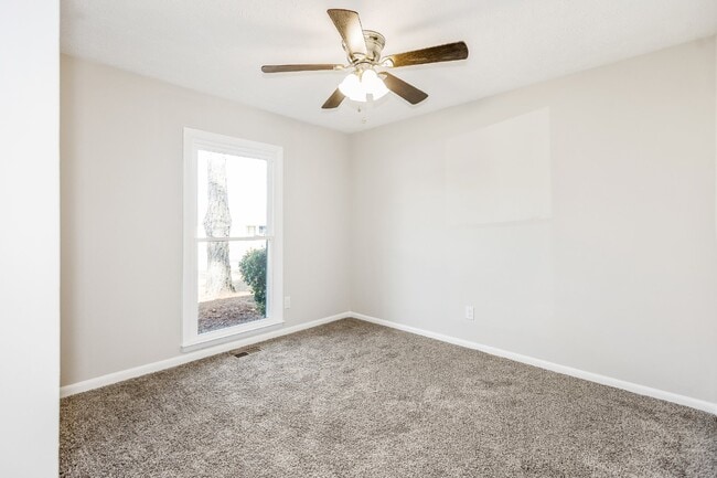 Building Photo - 3-Bedroom Retreat with 2 Full Baths in Fay...