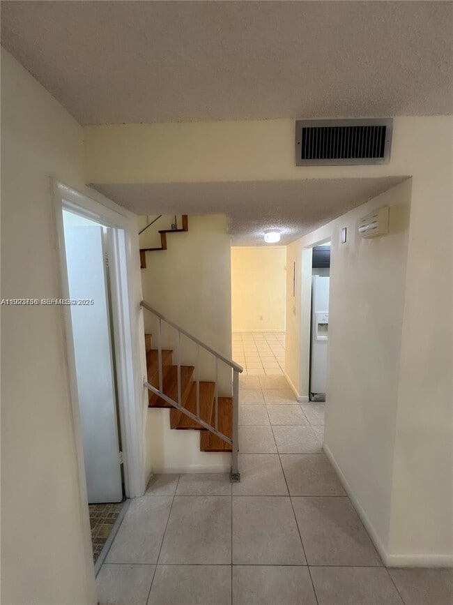 Building Photo - 17170 SW 94th Ave