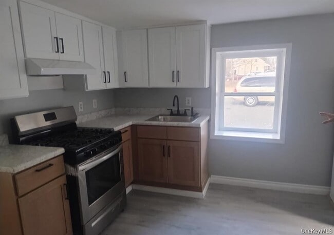 Building Photo - 77 Randall St