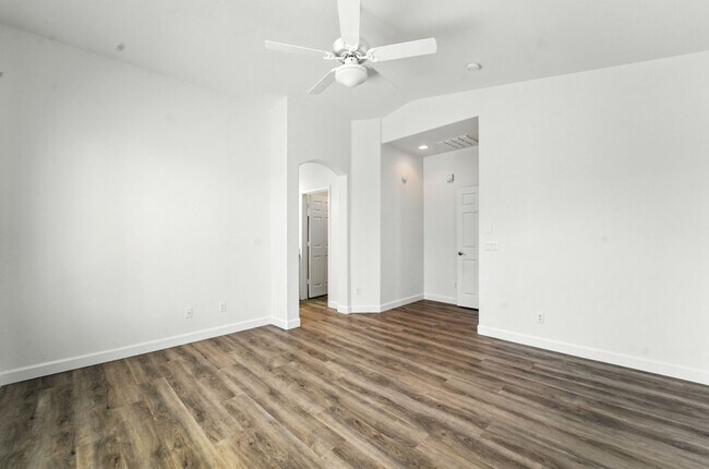 Building Photo - Fully Remodeled 2BR + Den in Trilogy at Po...