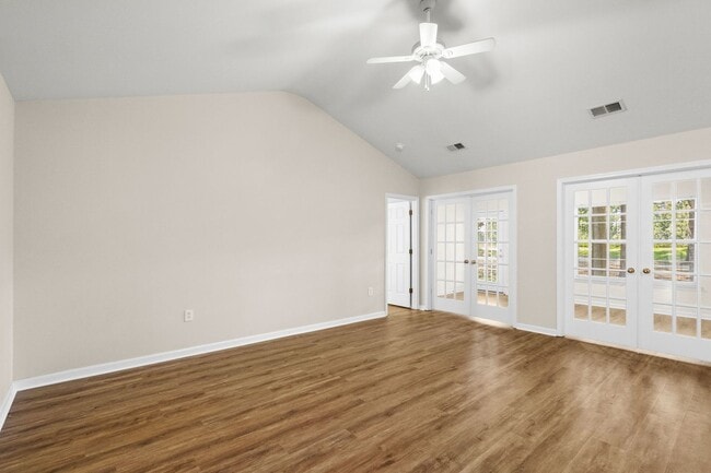 Building Photo - 4 Bed / 2 Bath Single Family Home for Rent...