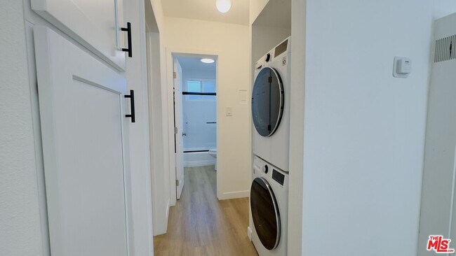 Building Photo - 237 Catalina St