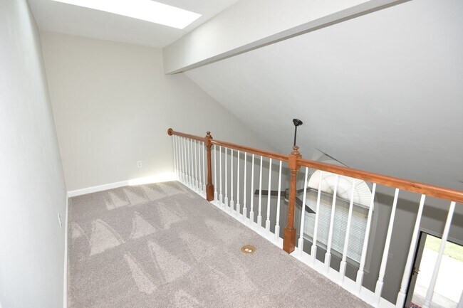 Building Photo - 2 Bedroom Townhome in Cypress Point North