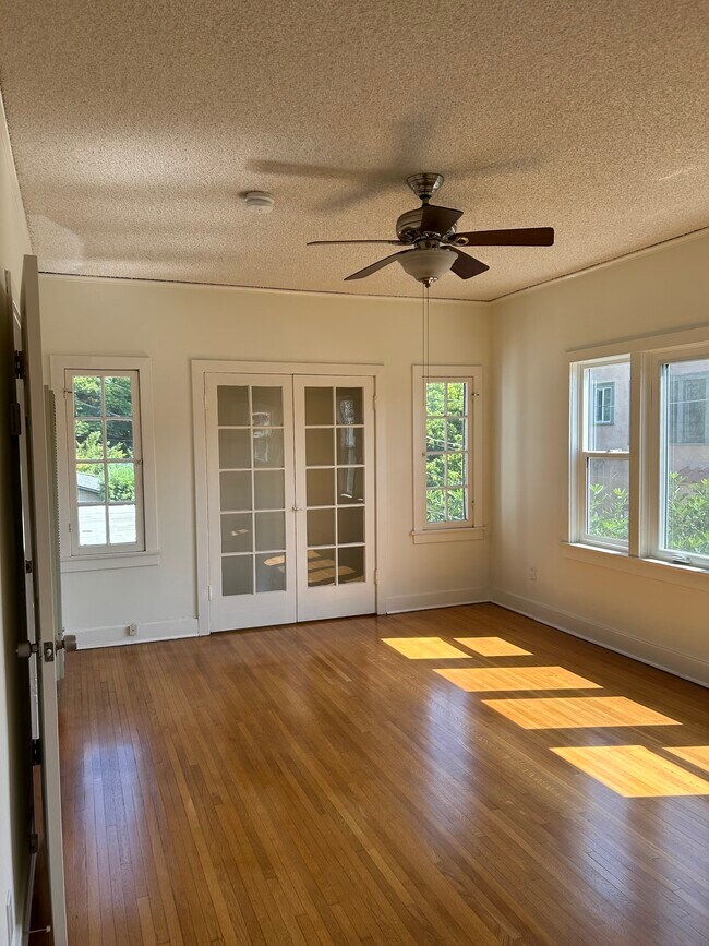 Building Photo - 1333 N Mansfield Ave