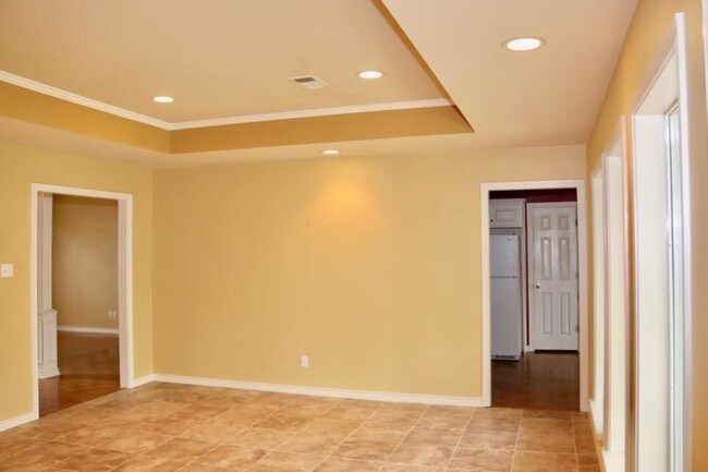 Building Photo - 903 Milroy Dr W