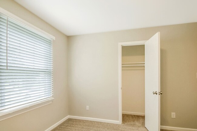 Building Photo - 2908 Buckthorne Ct