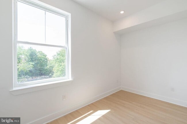 Building Photo - 4408 Lancaster Ave