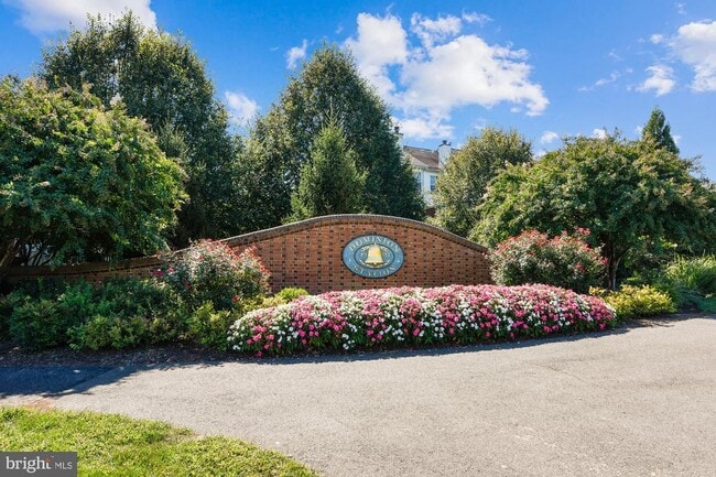 Building Photo - 45590 Whitcomb Square