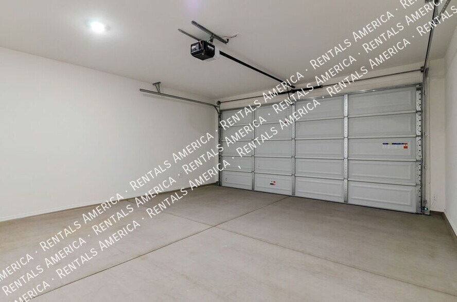 Building Photo - 5468 W Monterey Dr