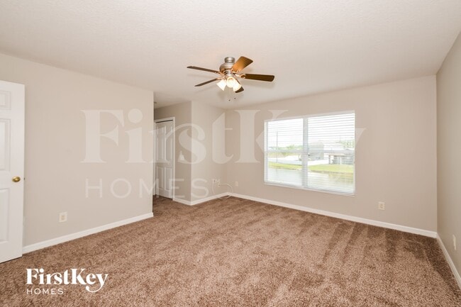 Building Photo - 10205 38th Ct E