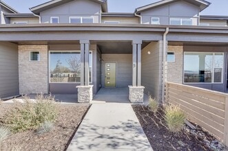 Building Photo - 3 bed, 2.5 bath Townhome in Mosaic Neighborhood