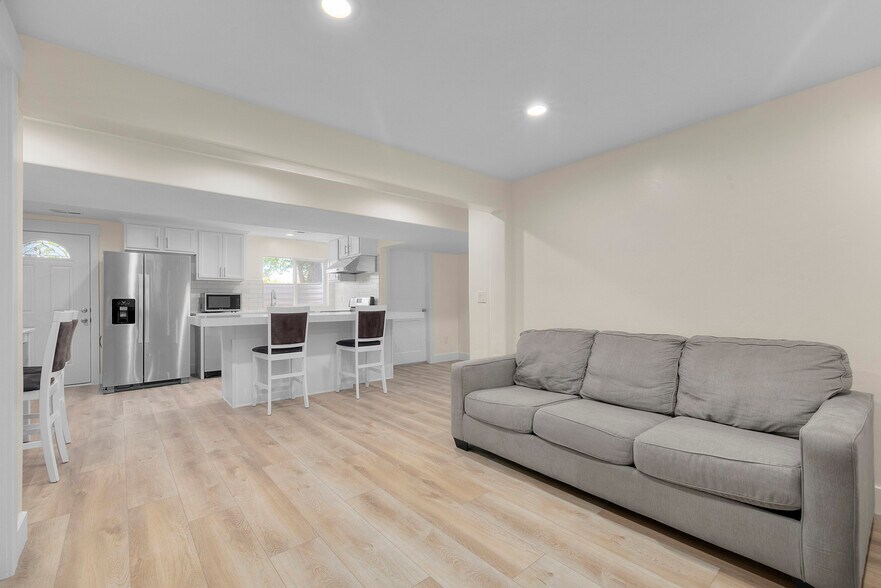 Building Photo - 10454 S Golden Willow Dr