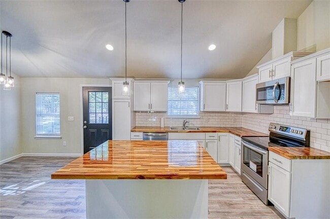 Building Photo - 211 Bumgarner Ave