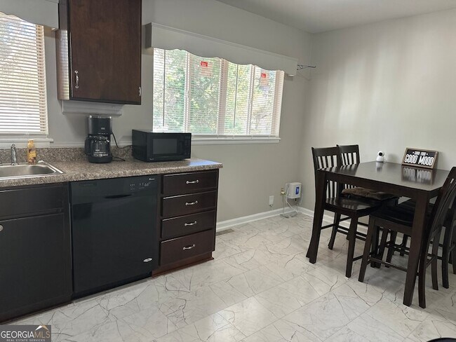 Building Photo - 1613 Apple Valley Dr