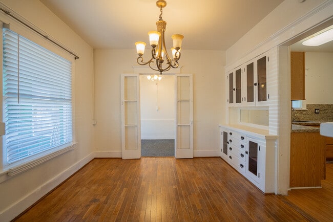 Building Photo - 1001 E Garfield St