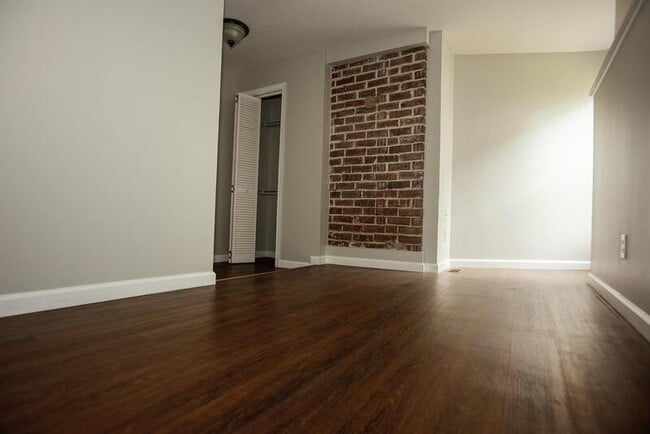 Building Photo - 119 N Congress St